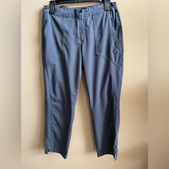 Grey’s Anatomy  Active scrub top and Grey’s Anatomy signature bottoms - Picture 4 of 7